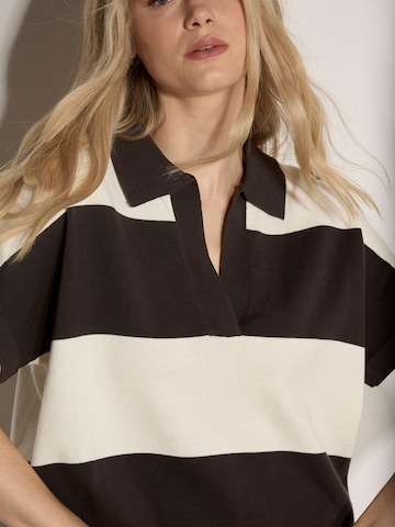 T-shirt ' ' Apricot en gris