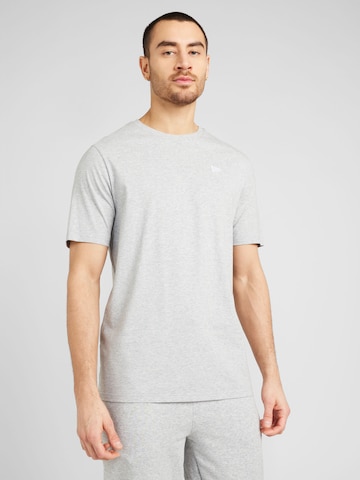 NEW ERA T-Shirt 'ESSENTL' in Grau: predná strana
