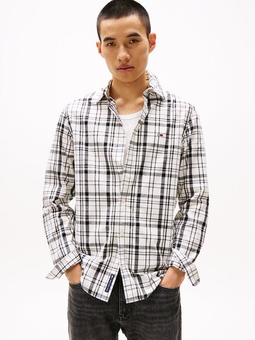 Tommy Jeans Regular fit Button Up Shirt in White: front