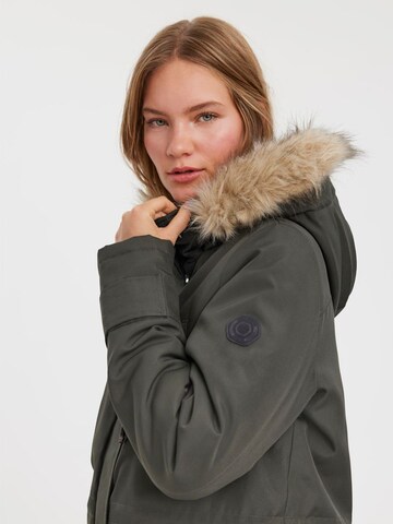 VERO MODA Parka zimowa 'Storm' w kolorze zielony