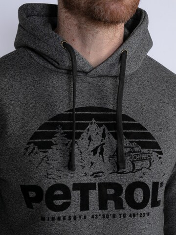 Petrol Industries - Sweatshirt 'Ripon' em cinzento