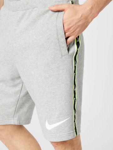 Nike Sportswear Normalny krój Spodnie w kolorze szary