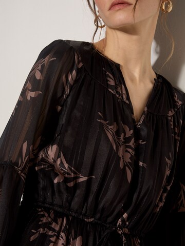 Apricot Dress ' ' in Black