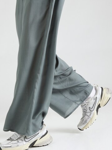 ABOUT YOU Regular Trousers 'Hege' in Green