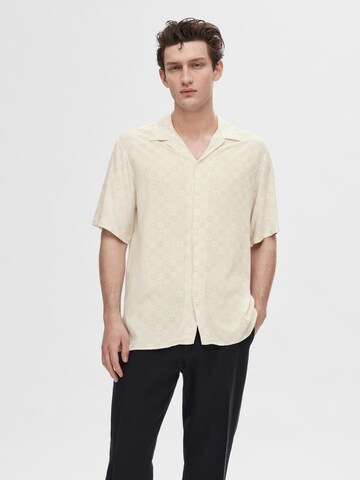 SELECTED HOMME Comfort fit Button Up Shirt 'Vero' in Beige: front
