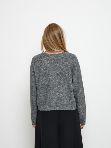 Peppercorn - Top 'Tirna' em cinzento