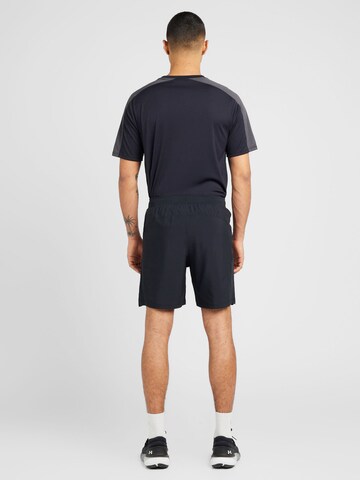 UNDER ARMOUR Regular Sportshorts 'Launch 7' in Schwarz