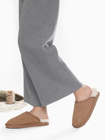 Gooce - Zapatillas de casa 'Emeralda' en marrón