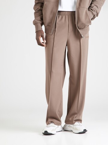 Loosefit Pantaloni 'MOYE' di Pegador in marrone: frontale