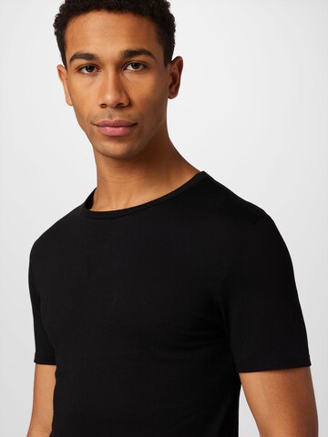 T-Shirt LACOSTE en noir