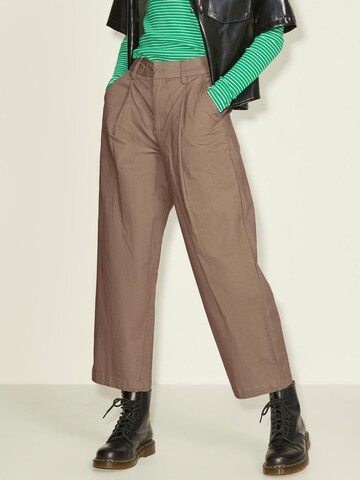 JJXX Loose fit Pleat-Front Pants 'Ida' in Brown: front