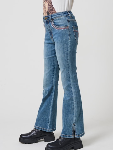KOROSHI Flared Jeans in Blau
