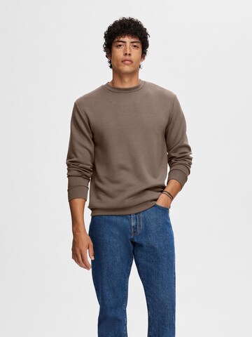 SELECTED HOMME Sweatshirt in Bruin: voorkant