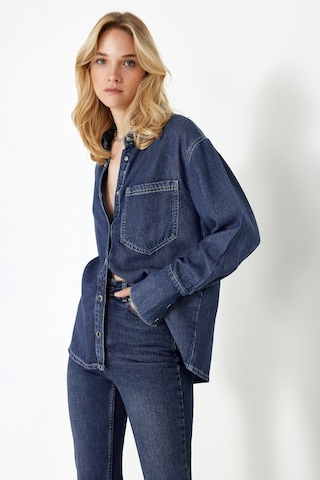 Trendyol Blouse in Blauw: voorkant