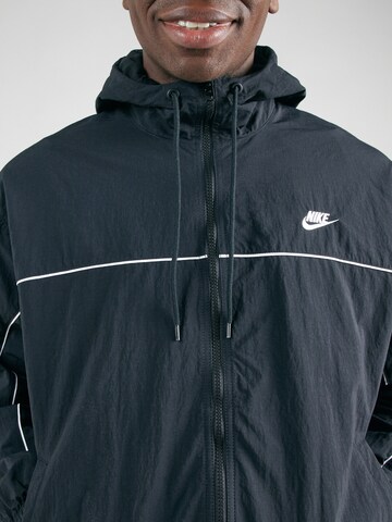 Nike Sportswear Φθινοπωρινό και ανοιξιάτικο μπουφάν 'CLUB' σε μαύρο
