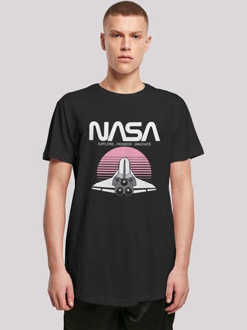 F4NT4STIC Shirt 'NASA Space Shuttle Sunset' in Zwart: voorkant