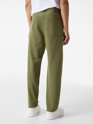Bershka Regular Jeans in Groen