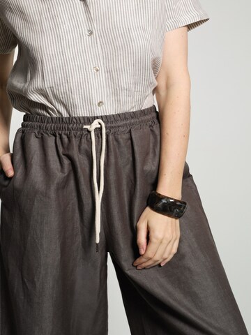 WEARABLE STORIES Wide leg Trousers 'Zita' in Brown