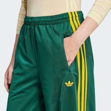 ADIDAS ORIGINALS Loosefit Broek 'Adicolor Classic Firebird' in Groen