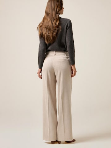 oltre Regular Trousers in Beige