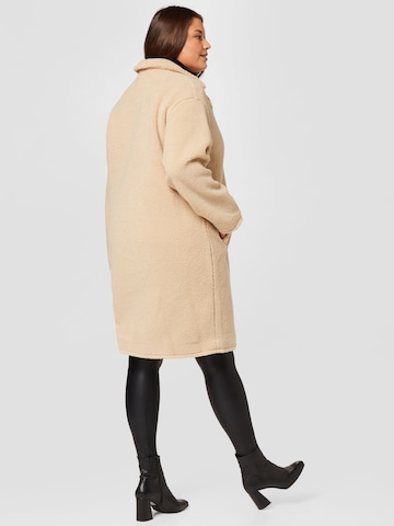 Manteau mi-saison 'LANA' Selected Femme Curve en beige