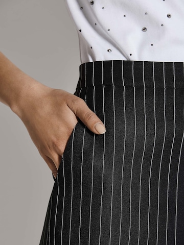 MADELEINE Rock in Schwarz