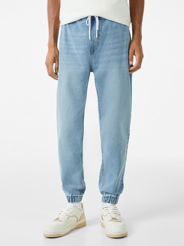 Bershka Tapered Jeans in Blau: predná strana