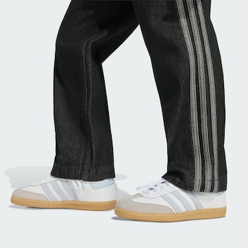 ADIDAS ORIGINALS - Loosefit Vaquero 'Firebird' en negro