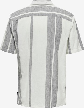Coupe regular Chemise 'Caiden' Only & Sons en blanc