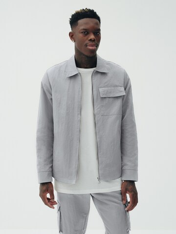 Sinned x ABOUT YOU Between-season jacket 'Leo' in Grey