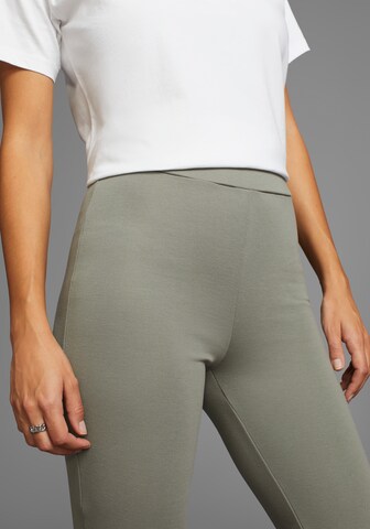 LAURA SCOTT Bootcut Hose in Grau
