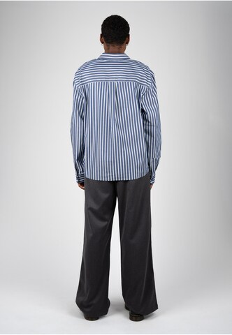 Prohibited - Ajuste confortable Camisa en azul