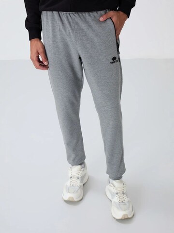 Tommy Life Tapered Workout Pants 'Jogginghose' in Grey