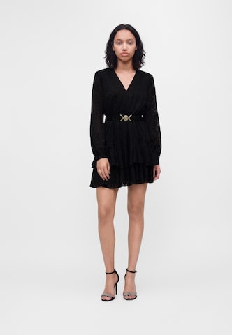 Rochie de la GUESS pe negru