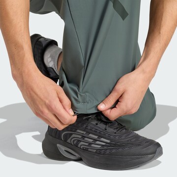 ADIDAS SPORTSWEARLoosefit Sportske hlače 'Z.N.E.' - siva boja
