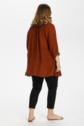 Tunica 'Cami' di KAFFE CURVE in marrone