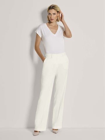 Effilé Pantalon chino MADELEINE en blanc