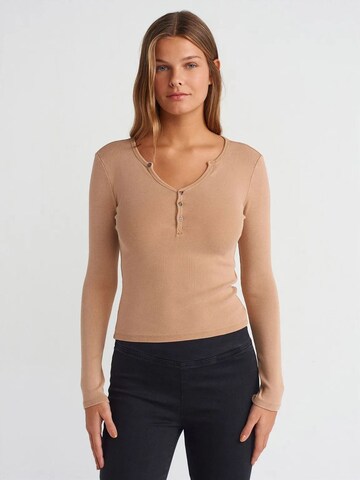 Dilvin Blouse in Beige: voorkant