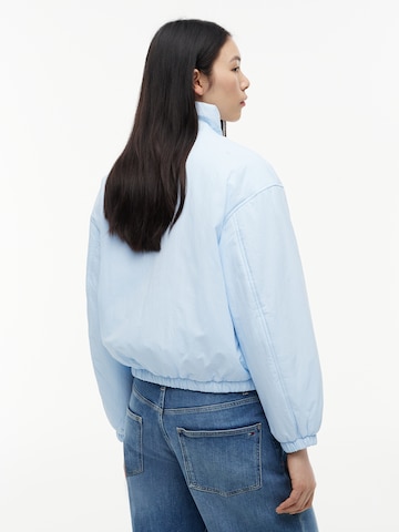 Tommy Jeans Overgangsjakke i blå