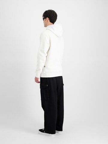 ALPHA INDUSTRIES Sweatshirt in Wit