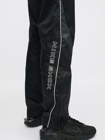 Nike Sportswear Regular Панталон 'SHOX' в черно