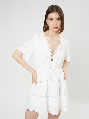 Influencer Dress in White: front