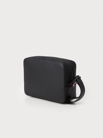 TOMMY HILFIGER Kulturtasche in Schwarz