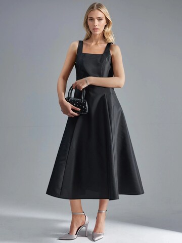 Robe Hiccup en noir : devant