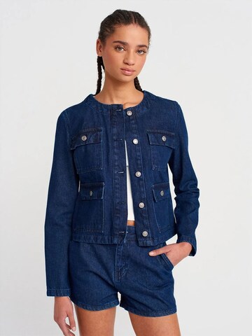 Dilvin Between-Season Jacket in Blue: front
