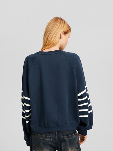 Sweat-shirt Bershka en bleu