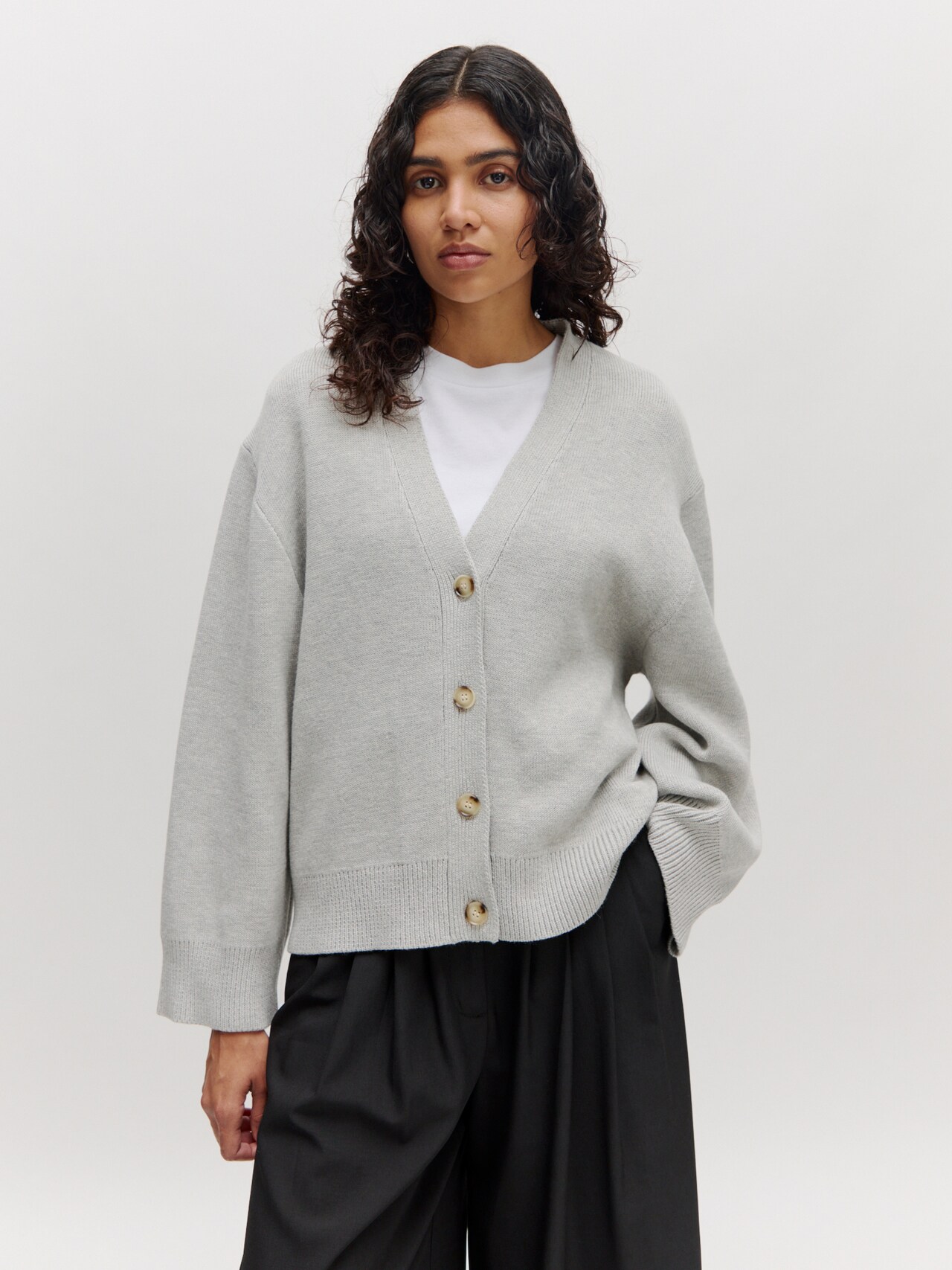 EDITED Produkte Strickjacke 'Onorina' grau