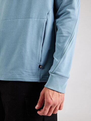 On Sweatshirt 'Movement' in Blau