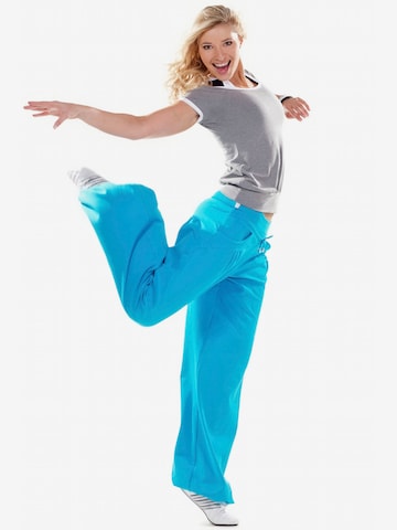 Winshape Lużny krój Spodnie sportowe 'WTE3' w kolorze niebieski