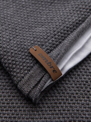Pullover di Ombre in grigio